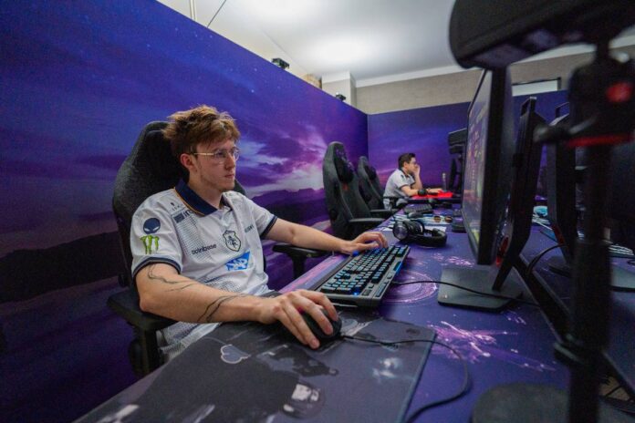 The International 2025 SaberLight