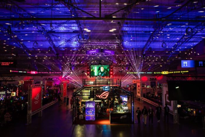 ASOS ROG huvudpartner Glitched LAN